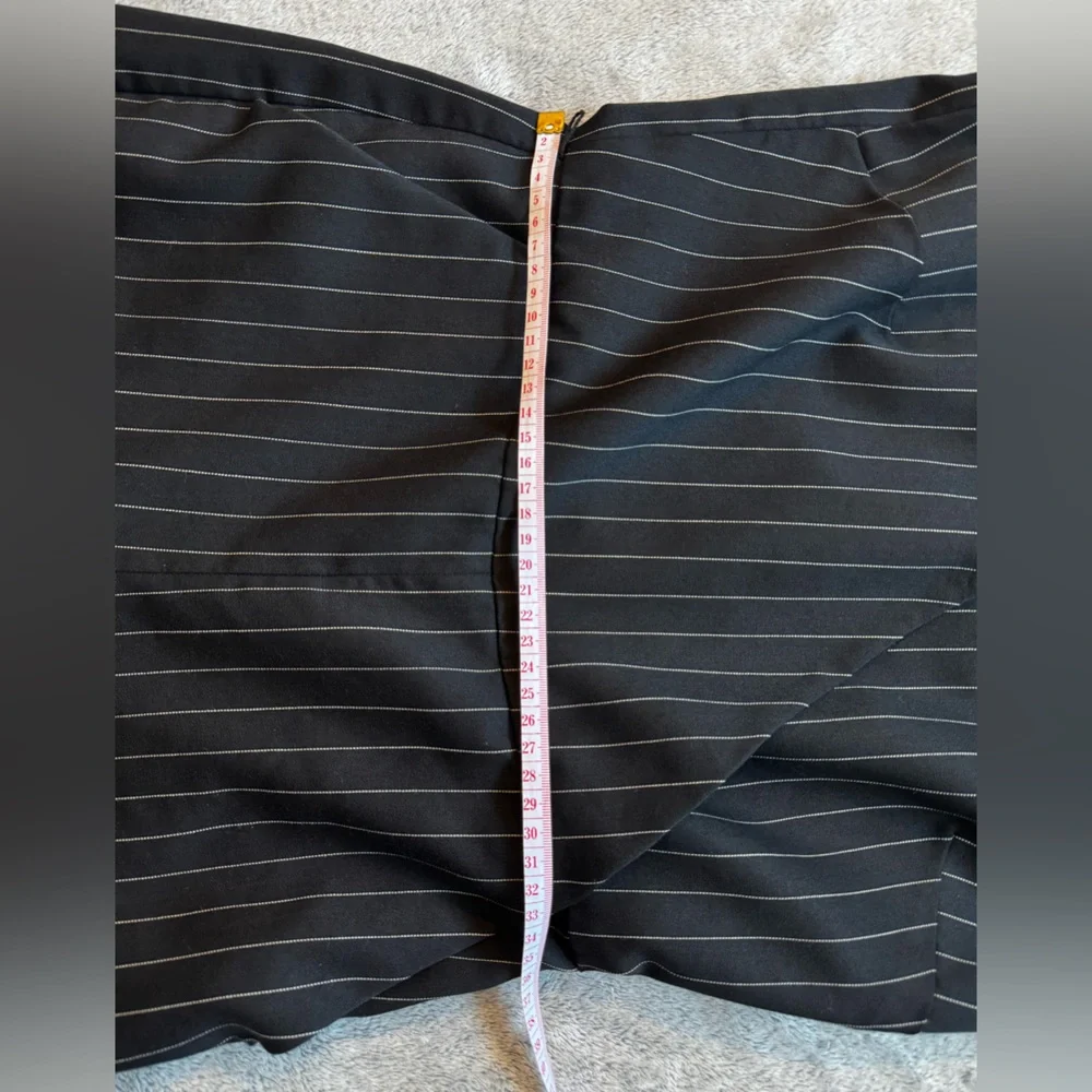 Lauren Ralph Lauren Black/White Pinstripe Wide Leg Jumpsuit Sleeveless V-Neck 2 - Picture 8 of 12